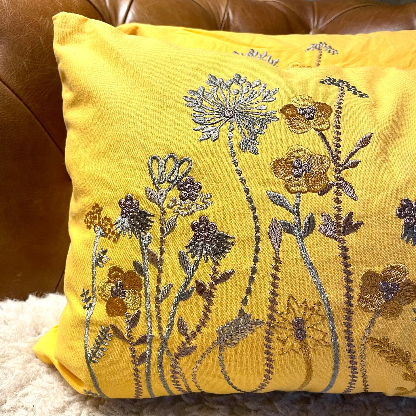 Funda cojín bordado flores