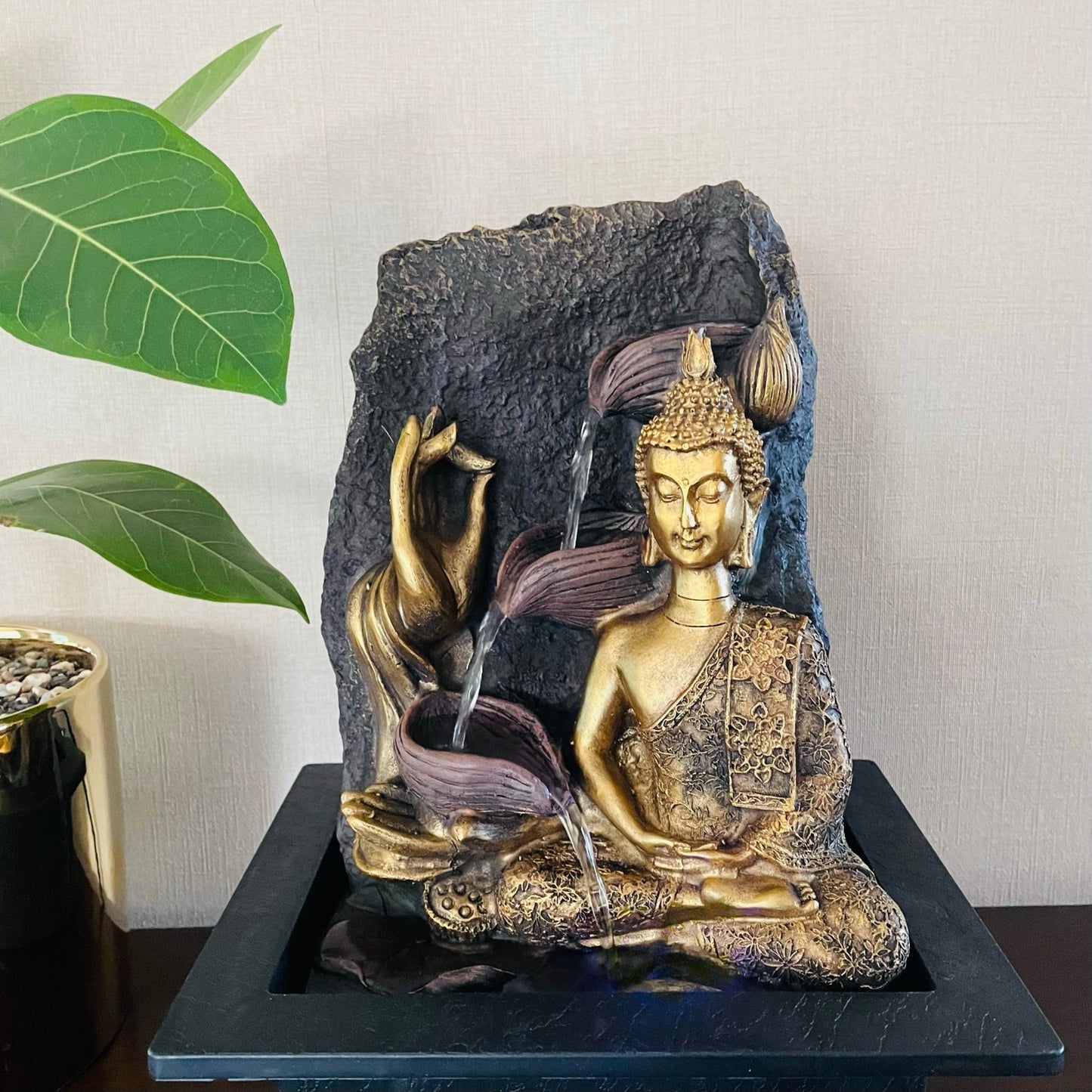 Fuente de agua buda y mudra tamaño M