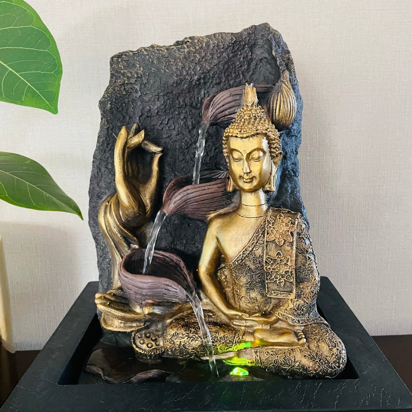 Fuente de agua buda y mudra tamaño M