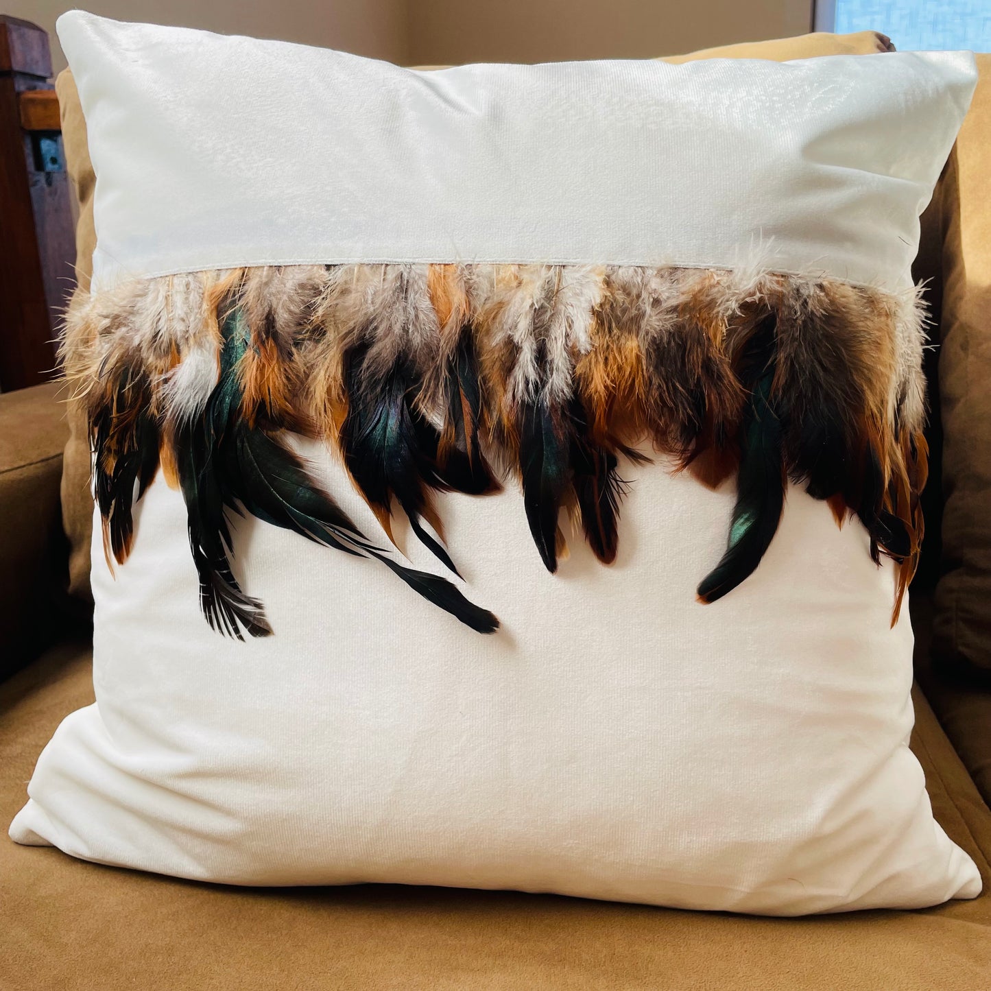 Funda cojín aplicación plumas