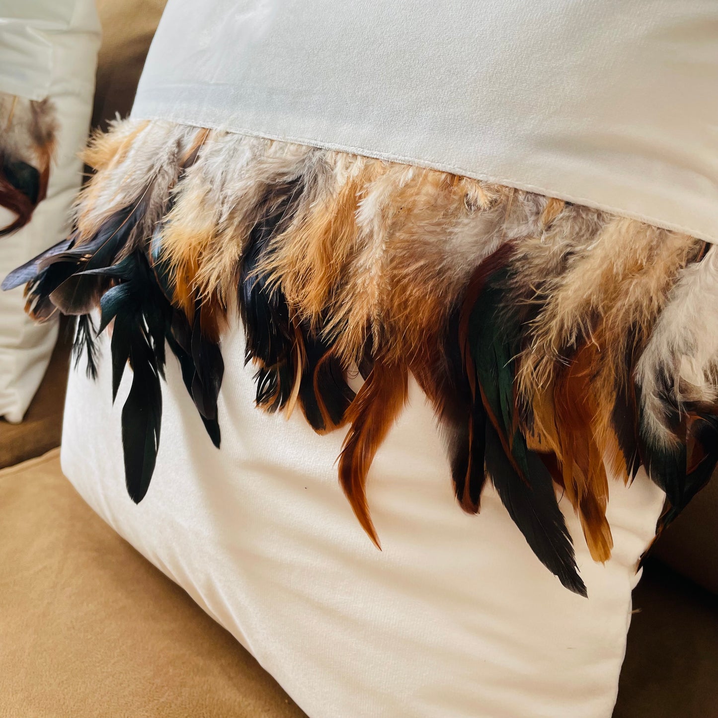 Funda cojín aplicación plumas
